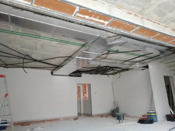 Instalación de conductos de aerotermia en piso en San Sebastián de los Reyes